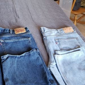 Lot of 2 Levi's, dark 505 44X34, light 550 44X32